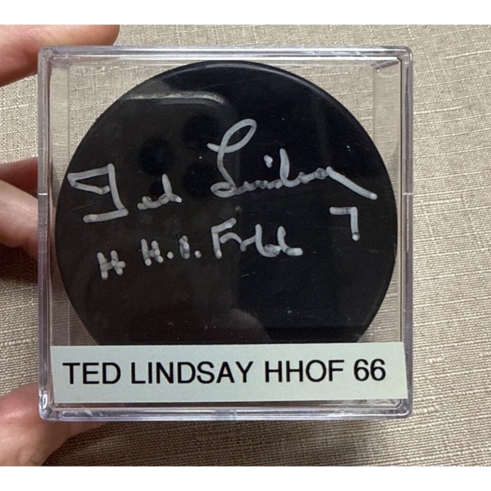 Autographed Ted Lindsay Hall Of Fame 1966 Hockey Puck In Display Case